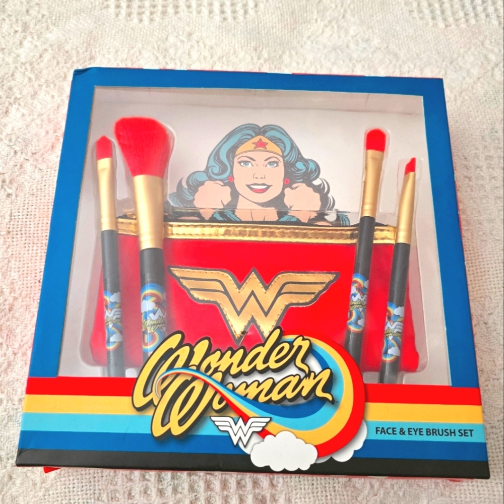 Wonder Woman Face Eye Brush Set ✨️